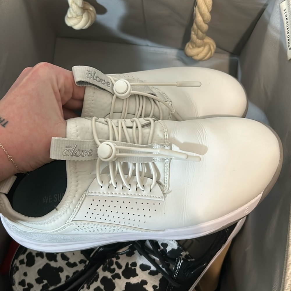 CLOVES! Worn a couple times. Downsizing my closet!!